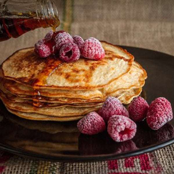900-maple-syrup-pancakes-rasberries